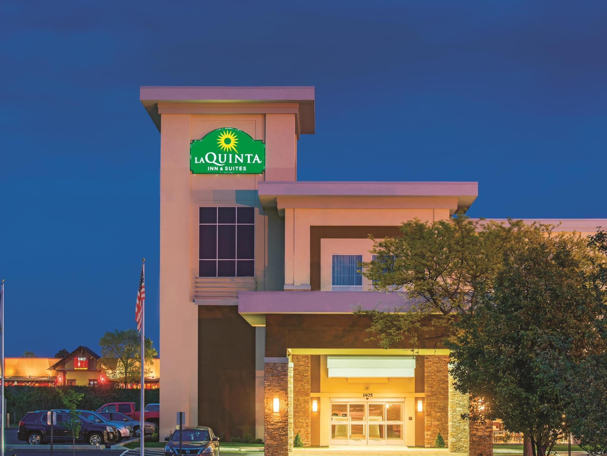 La Quinta By Wyndham York Hotel Exterior photo