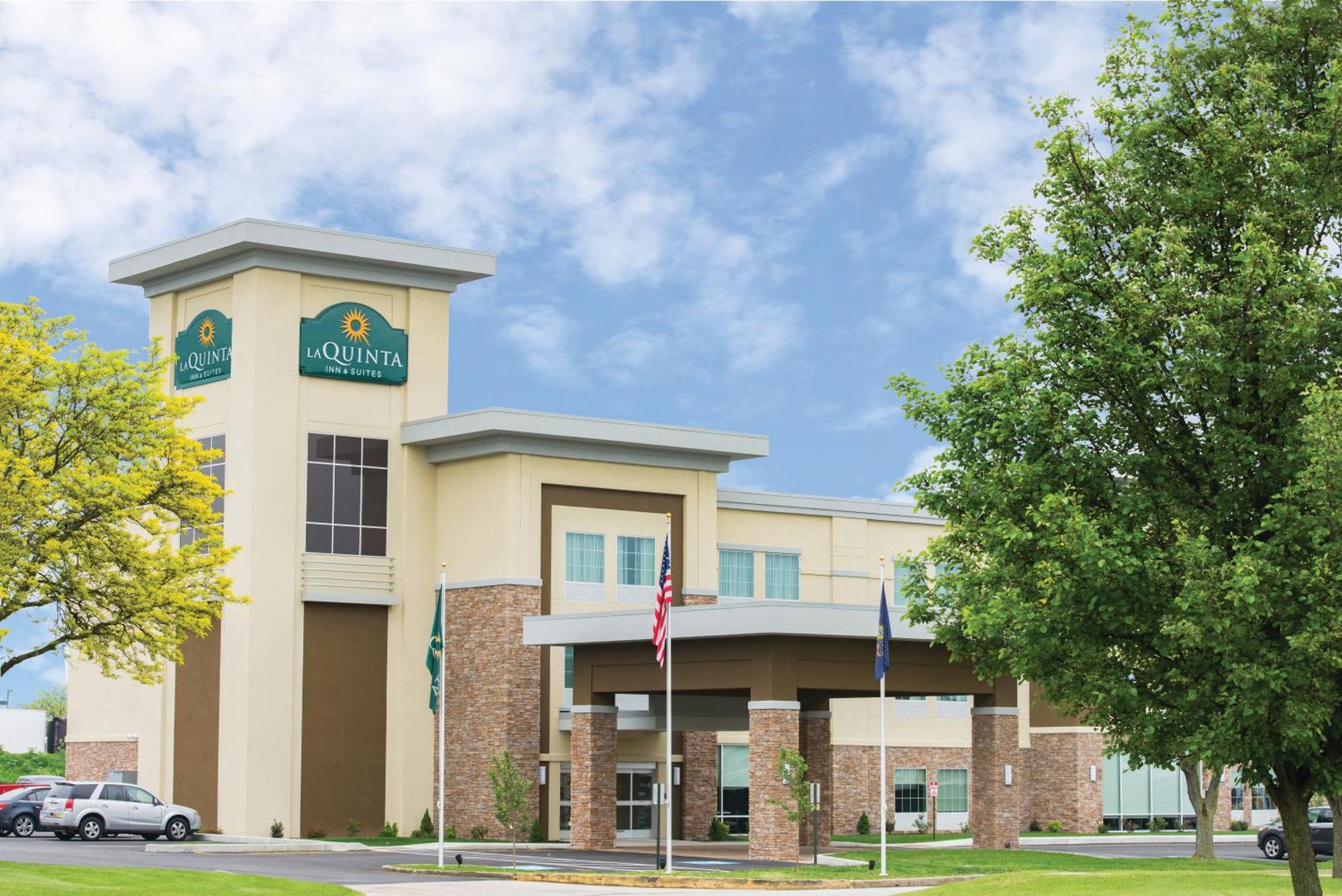 La Quinta By Wyndham York Hotel Exterior photo