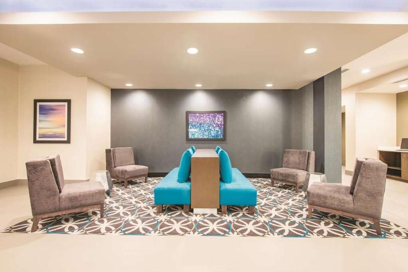 La Quinta By Wyndham York Hotel Exterior photo