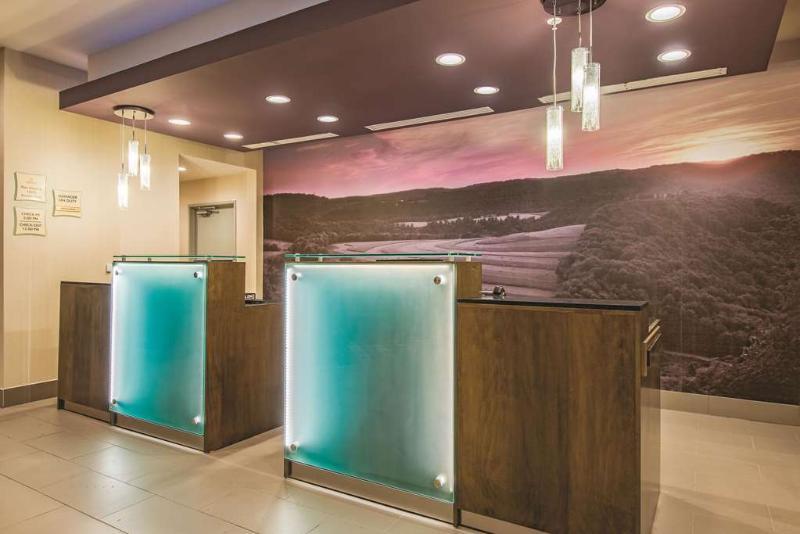 La Quinta By Wyndham York Hotel Exterior photo